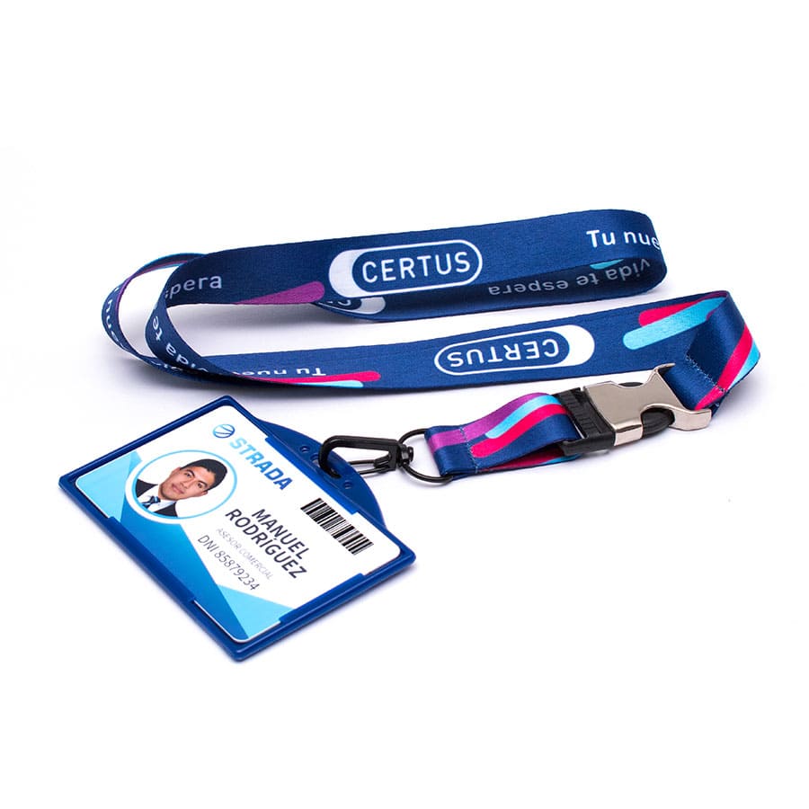 Fotocheck con portafotocheck azul y cinta sublimada con tiptop desplegable, fabricado y distribuído por Lanyards Perú